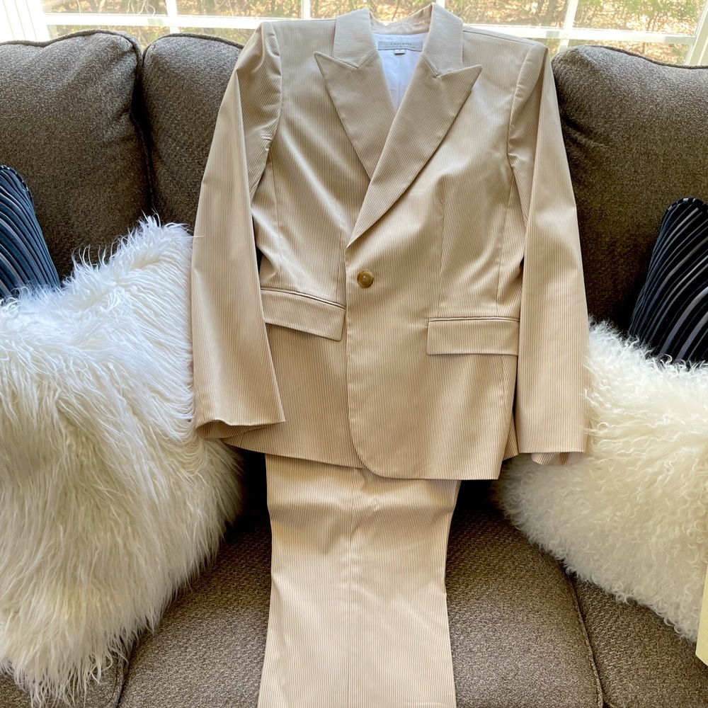 Tahari- Arthur S. Levine Beige/white or cream pantsuit size 16